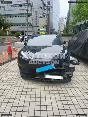 2021, Tesla / Model 3, VIN: 5YJ3E1EB8MF885411, electric