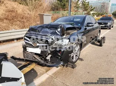 2017, Mercedes-Benz / e300, 80318 км., gas