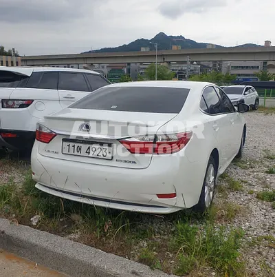 2015, Lexus / ES 300, VIN: JTHBW1GG0F2096515, 45031 км., electric, 2494 куб.см.
