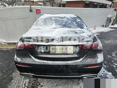 2023, Mercedes-Benz / E 300, hybrid
