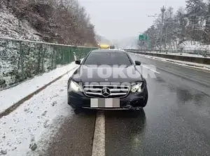2017, Mercedes-Benz / E 200, 170000 км., gas
