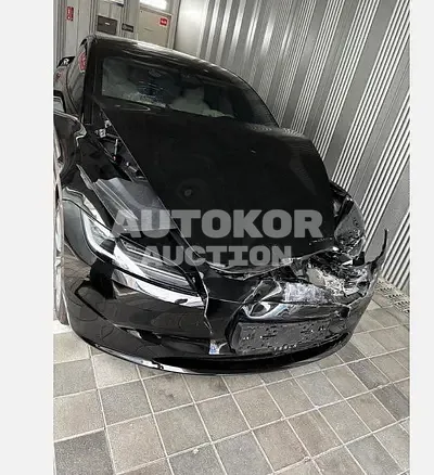 2025, Tesla / Model 3, 4800 км., electric