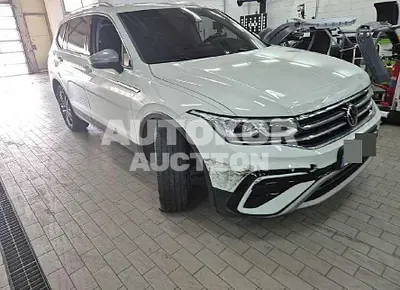 2022, Volkswagen / Tiguan, 76480 км., gas, 1984 куб.см.
