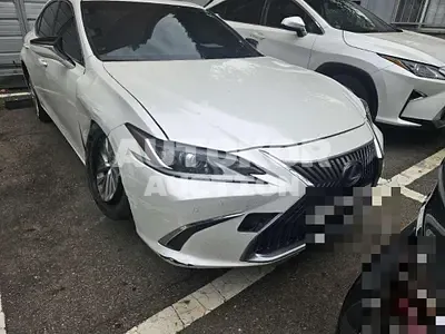2019, Lexus / ES 300, 81000 км., hybrid