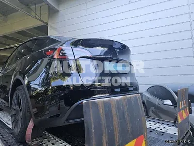2023, Tesla / Model Y, 70000 км., electric
