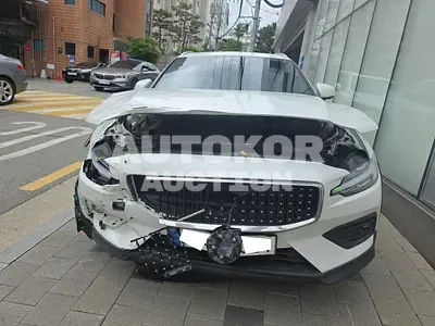 2024, Volvo / v60 cross country, VIN: YV1ZZL128R1140913, hybrid, 1969 куб.см.