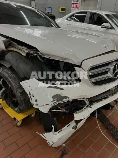 2019, Mercedes-Benz / E 300, VIN: WDDZF4JB8KA680746, 53698 км., gas