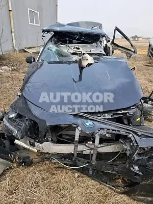 2023, BMW / 750, 10000 км., hybrid