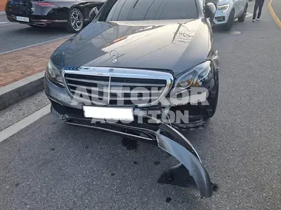 2020, Mercedes-Benz / E 300, VIN: W1KZF4KB8LA763545, 68933 км., gas