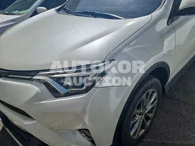 2017, Toyota / RAV4, VIN: JTMYFREVXHD105725, 114471 км., gas