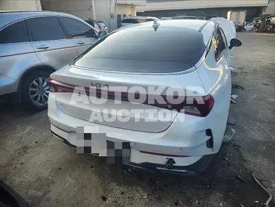 2022, BMW / B5, 17000 км., gas