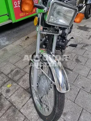 2021, BMW / 125, gas
