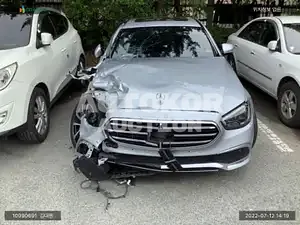 2021, Mercedes-Benz / E 300, VIN: W1KZF5EB8MA947712, hybrid