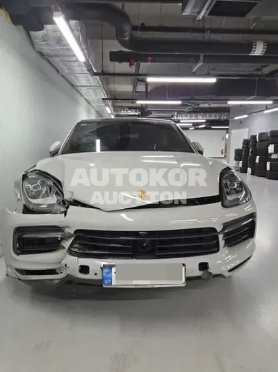 2022, Porsche / Cayenne Coupe, gas