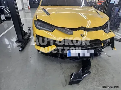 2024, Lamborghini / Urus, 13677 км., gas