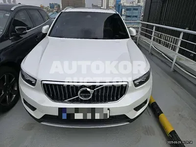 2022, Volvo / XC40, gas