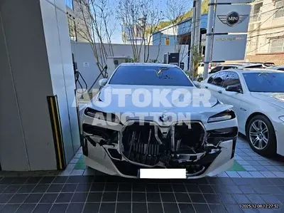 2023, BMW / 740i, 26373 км., gas