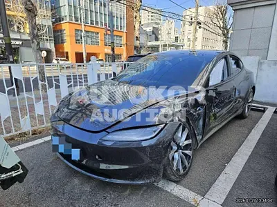 2025, Tesla / Model 3, 5500 км., electric