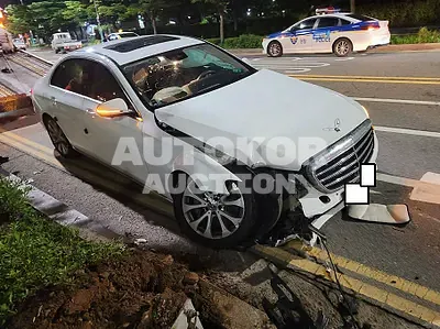 2018, Mercedes-Benz / E 300, VIN: WDDZF4KBXJA322223, gas