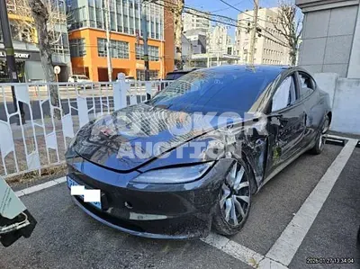 2025, Tesla / Model 3, VIN: LRW3E7EK4SC674426, 5500 км., electric