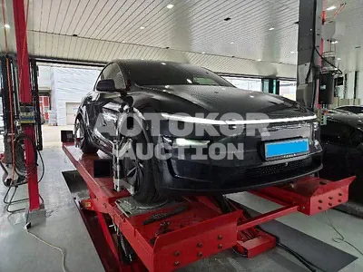 2026, Tesla / Model Y, VIN: LRWYGCEKXTC550574, 6931 км., electric, 1 куб.см.