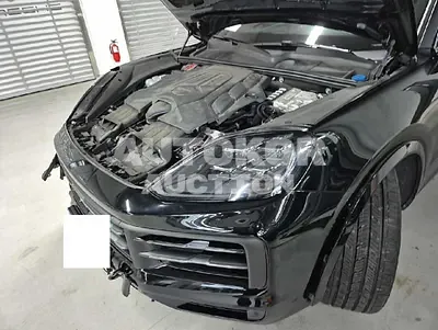 2024, Porsche / Cayenne, 25776 км., gas