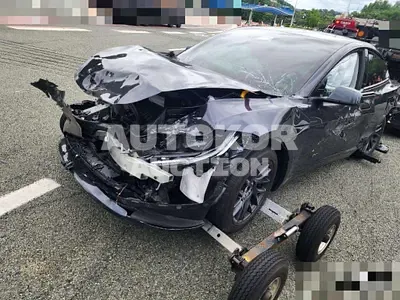 2026, Tesla / Model 3, 10000 км., electric