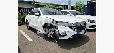 2025, Mercedes-Benz / e300, 10000 км., gas, 1999 куб.см.