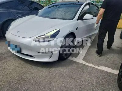 2022, Tesla / Model 3, 94009 км., electric