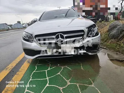 2016, Mercedes-Benz / E 220, 138118 км., diesel