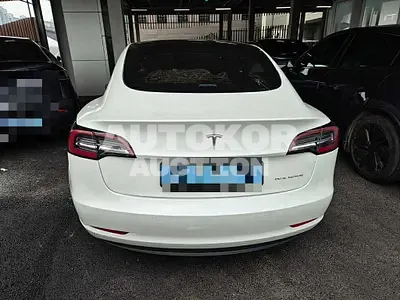 2021, Tesla / Model 3, 125000 км., electric