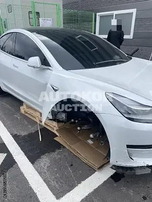 2020, Tesla / Model 3, VIN: 5YJ3E1EA5LF756547, 30000 км., electric