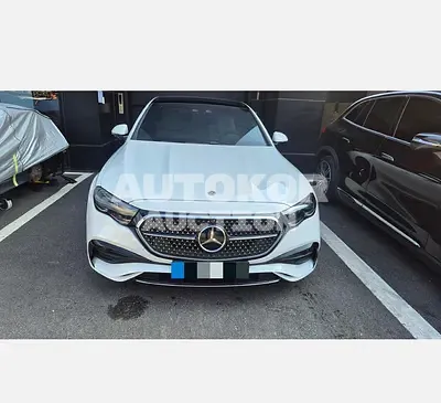 2025, Mercedes-Benz / e300, 9326 км., gas