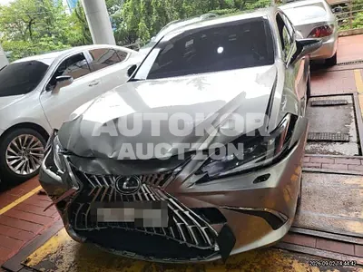 2025, Lexus / es300h, 13000 км., hybrid