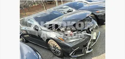 2025, Lexus / es300h, 17782 км., hybrid, 2487 куб.см.