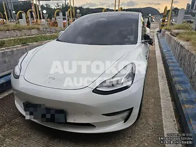 2019, Tesla / Model 3, 93026 км., electric