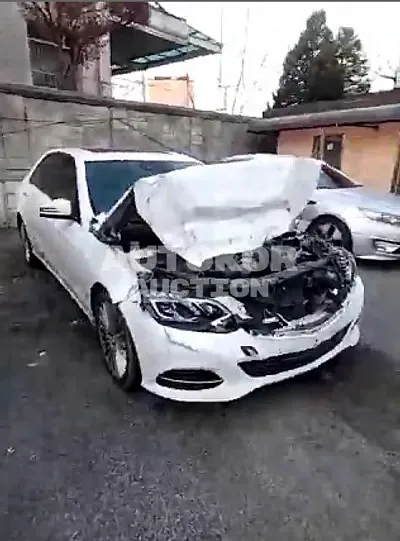 2016, Mercedes-Benz / E 300, VIN: WDDHF5FB4GB314844, 256700 км., gas