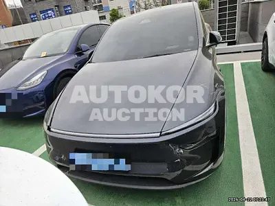 2025, Tesla / Model Y, 24726 км., electric