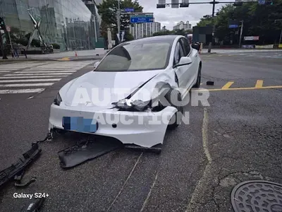2024, Tesla / Model 3, electric