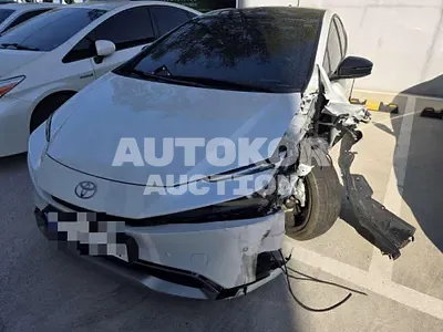 2024, Toyota / Prius, 11719 км., hybrid