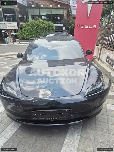 2026, Tesla / Model 3, VIN: LRW3E7EJ1TC806499, 9857 км., electric, 1 куб.см.