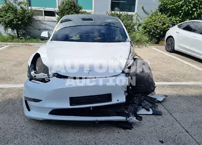 2022, Tesla / Model 3, VIN: 5YJ3E1EB2NF149338, 24807 км., electric