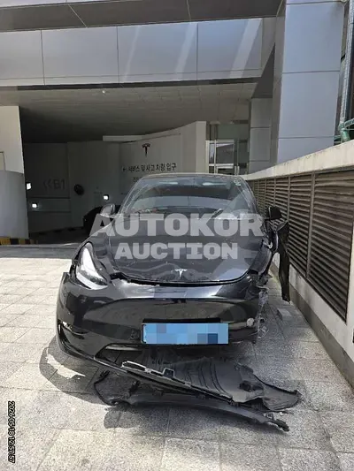 2022, Tesla / Model 3, 73058 км., electric