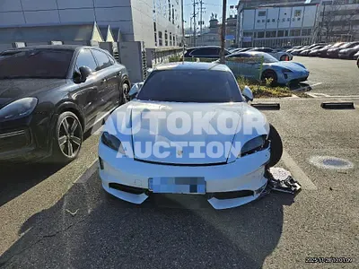 2024, Porsche / Taycan, 18023 км., electric