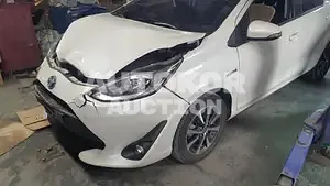 2018, Toyota / Prius C, VIN: JTDKDTB31K1620214, hybrid
