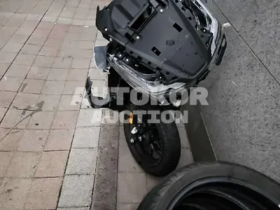2024, Aston Martin / V12, 30000 км., gas, 125 куб.см.