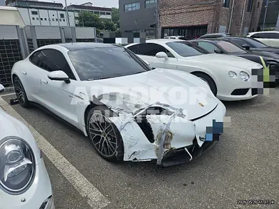 2023, Porsche / Taycan, 37184 км., electric