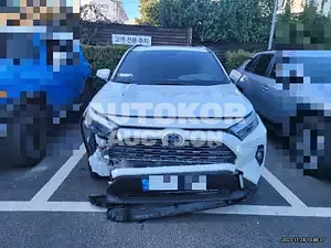 2022, Toyota / RAV4, VIN: JTMDWRFV9ND165276, 12626 км., hybrid