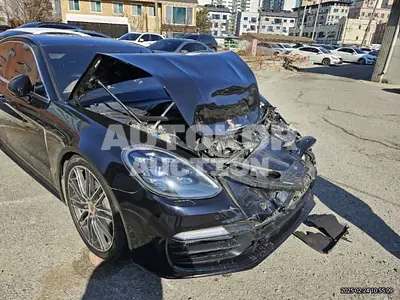 2018, Porsche / Panamera, gas