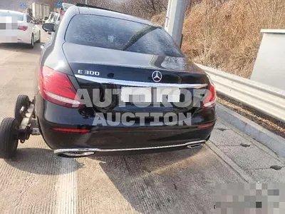 2017, Mercedes-Benz / e300, 80318 км., gas